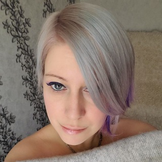 Логотип @me_world_and_something_else - Я, мир и окрестности