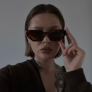 Логотип @mebookwormm - лер, расскажи?