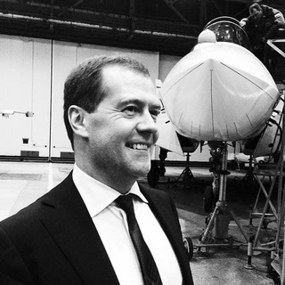 Логотип @medvedev_en_telegram - Dmirty Medvedev