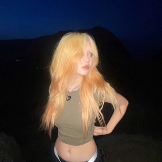 Логотип @meeyinara - Смотри глазами Нары
