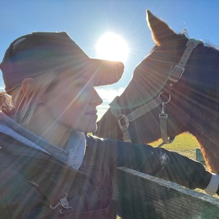 Логотип @meganrosecontact - MeganRose