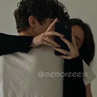 Логотип @memoreeess - ᴍᴇᴍᴏʀᴇᴇs💋