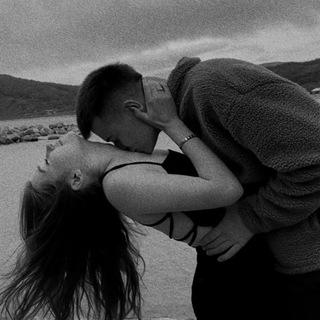 Логотип @memoriess_0 - 𝐌 𝐞 𝐦 𝐨 𝐫 𝐢 𝐞 𝐬🕊