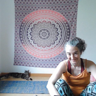 Логотип @mercegimenezgaia - 🐾👣 Mercè - Sensible Multiespecie 🧘🏻‍♀️🌱🐾 Con base en Gaia