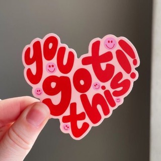 Логотип @merchforever - че по мерчу?