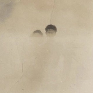 Логотип @mergevisiblee - Объединить видимые