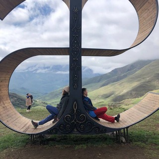 Логотип @merinatrip - туда-сюда