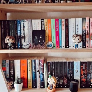 Логотип @merybookspdf - merybookspdf