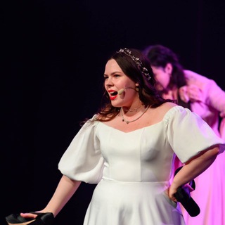 Логотип @mezzo_actress - Жизнь одной меццо🎶