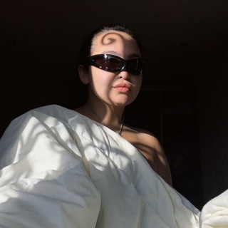 Логотип @miamiyanaa - ­глазами Майами