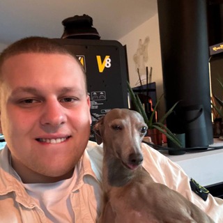 Логотип @mickhal4 - W