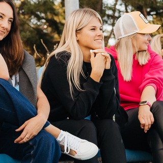 Логотип @midateha - Вика, что делать? 🇪🇪