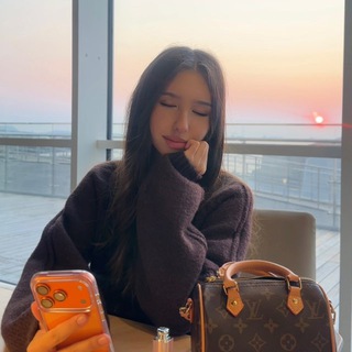 Логотип @mikeevae - mikeeva