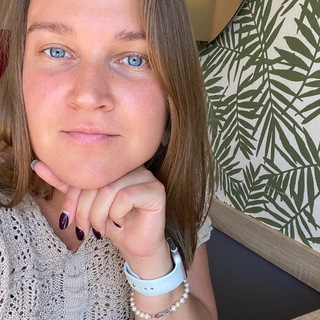 Логотип @milapoezzhaeva - Мила живет