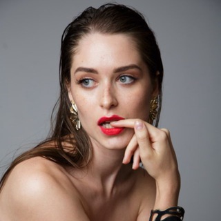 Логотип @milenvibe - Модная сводчица