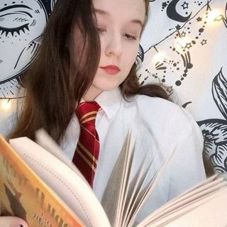 Логотип @millashlilis - лилия • книги, ты и я