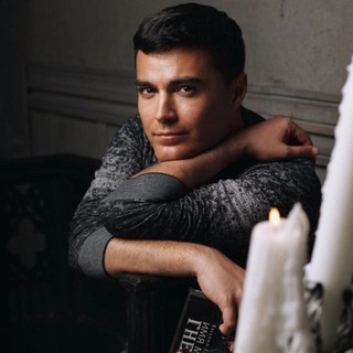 Логотип @mir_sankt_erinburga - Писатель Евгений Гаглоев