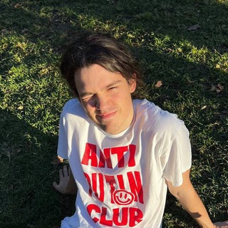 Логотип @mishapetrow - это канал Миши Петрова