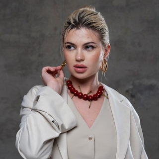 Логотип @misshousewife - HOUSEWIFE