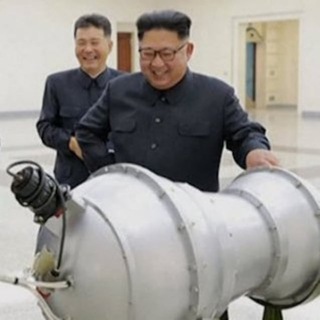 Логотип @missilesnukes - Missiles and nukes