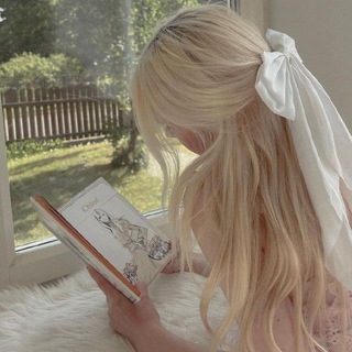 Логотип @mistrology - гороскоп для девочек 🎀