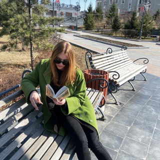 Логотип @mmilvalbooks - Между строк