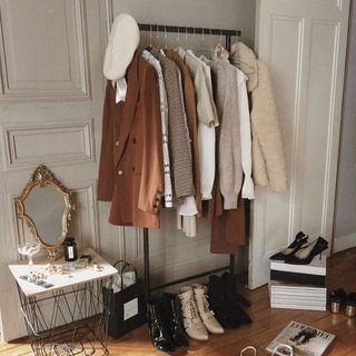 Логотип @mnenuzhna - мне нужна твоя одежда 🧺