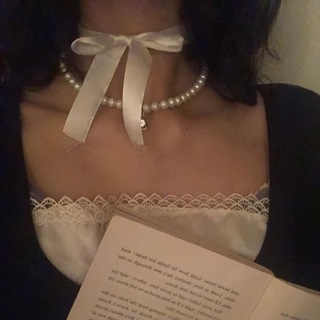 Логотип @mnmwqk - зеленоглазая ведьма📚