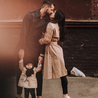 Логотип @moda_family - Модная семья | О семейном шоппинге