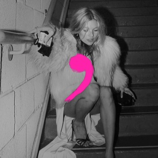 Логотип @modnayacoma - модная кома