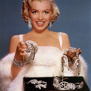 Логотип @moi_drag - Лучшие друзья девушек