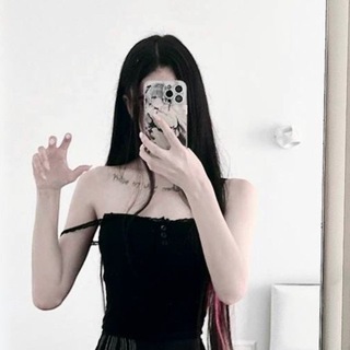 Логотип @mollybaeee - molly bae ༒