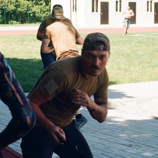 Логотип @moloduy_napadenec - Молодий нападенець