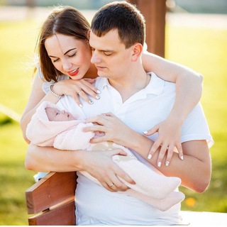 Логотип @mom_and_pap - mom@pap