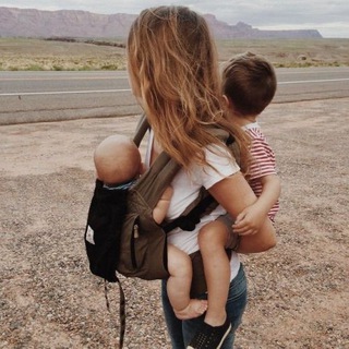 Логотип @mom_vse_znaet - ❤️Мама все знает ✨