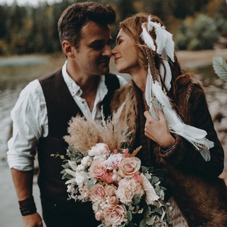 Логотип @momentofbeauty_wedding - ПОШИВ СВАДЕБНЫХ ПЛАТЬЕВ. БОХО СВАДЕБНЫЕ ПЛАТЬЯ И АКСЕССУАРЫ НАПРОКАТ