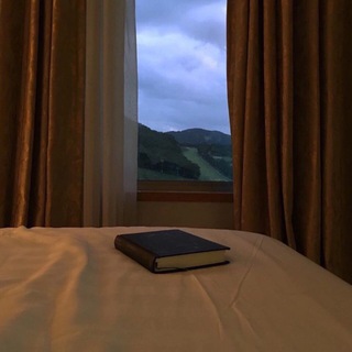 Логотип @moments4 - 𝘮𝘰𝘮𝘦𝘯𝘵𝘴 🔒