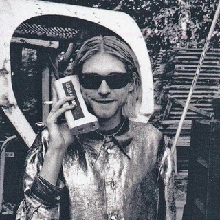 Логотип @momentsinthepast - moments in the past