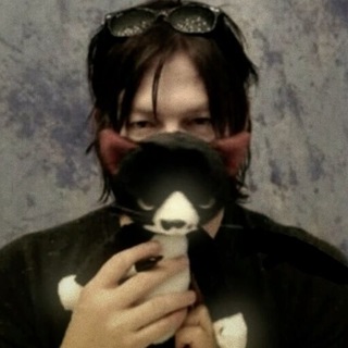 Логотип @momscocaine - boozymlord🦌