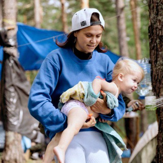 Логотип @momsparrow - Мать-Ехидна 🦔Канал для мам