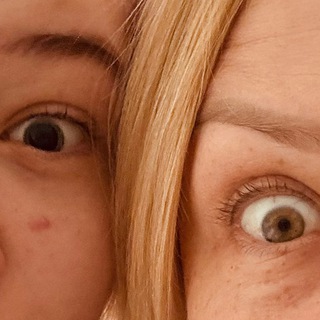 Логотип @momswet - Momswet