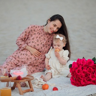 Логотип @momtwogirls - Гормоны, дети и немного хаоса