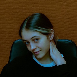 Логотип @monalizzzaa_channel - вещает мона лиза