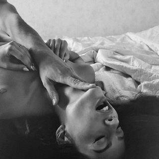 Логотип @monnents - MOMENTS