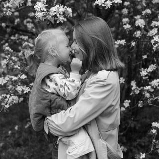 Логотип @montessori_journal - Следуем за ребёнком 🤍