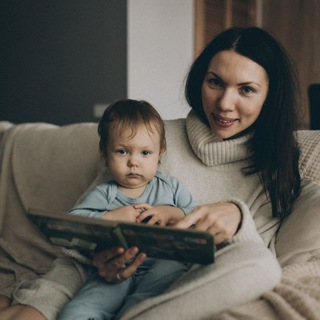 Логотип @montessori_v_dome - Развивай по Монтессори с Олей
