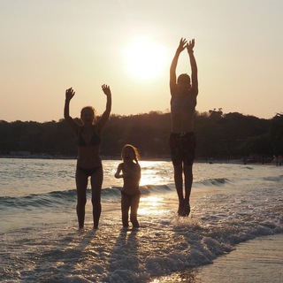 Логотип @moreriadom - МОРЕ РЯДОМ