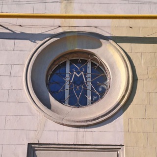 Логотип @moscow_between_the_lines - Москва между строк