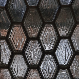 Логотип @moskvaroof - Неформальная Москва ❤️