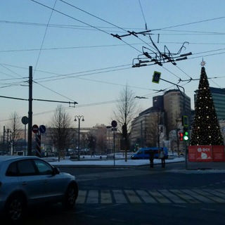 Логотип @moswichi - Москва и москвичи